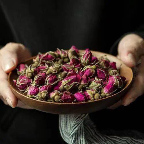 特别的日子以玫瑰花为原料的食品,药品,化工用品已形成系列玫瑰制品