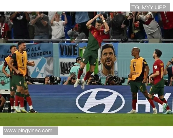 足球明星同框瞬间定格荣耀与梦想的交汇时刻 足球明星同框瞬间定格荣耀与梦想的交汇时刻